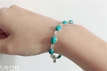 綠松石發(fā)黃怎么回事？綠松石手串發(fā)黃了怎么處理？