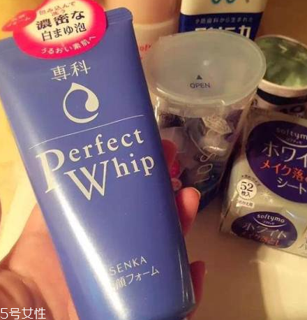皂基洗面奶可以卸妝嗎？皂基洗面奶有卸妝功效嗎？