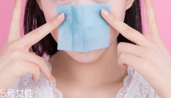 吸油紙會吸走防曬霜嗎？吸油紙會將水分帶走嗎？