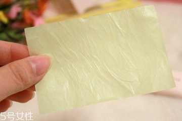 吸油紙會吸走防曬霜嗎？吸油紙會將水分帶走嗎？