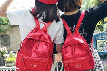 20歲女生背什么包？20多歲女生適合什么包包？