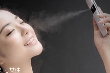 補(bǔ)水噴霧怎么定妝不花妝？補(bǔ)水噴霧的隱藏功能介紹