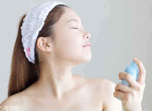 補(bǔ)水噴霧怎么定妝不花妝？補(bǔ)水噴霧的隱藏功能介紹