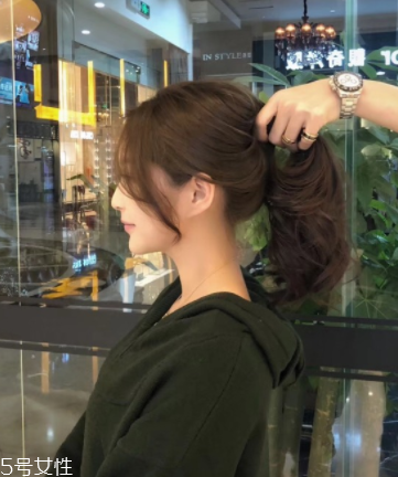 燙發(fā)是冷燙好還是熱燙好？冷燙和熱燙哪個(gè)更自然？