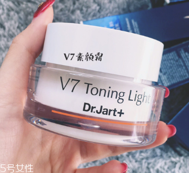 長期用素顏霜會變黑嗎？長期用素顏霜的后果