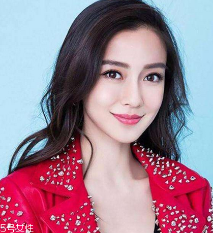 燙發(fā)不染色好看嗎？只燙不染也能美美的