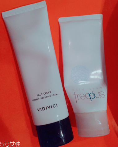 vidivici和芙麗芳絲哪個好？vidivici和芙麗芳絲洗面奶比較