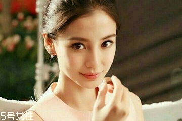 染發(fā)會(huì)使頭發(fā)變白嗎？頭發(fā)變白不是染發(fā)的鍋
