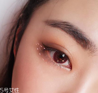 下眼影怎么畫顯眼睛大？眼睛變大2倍的下眼影畫法