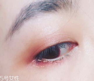下眼影怎么畫顯眼睛大？眼睛變大2倍的下眼影畫法