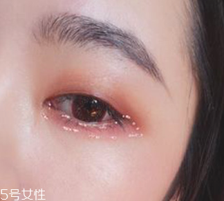 下眼影怎么畫顯眼睛大？眼睛變大2倍的下眼影畫法