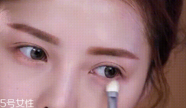 下眼影顯臟怎么辦？下眼影怎么畫不突兀？