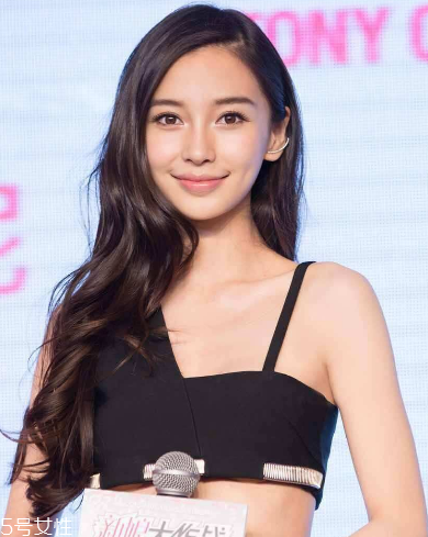 染發(fā)好還是戴假發(fā)好？染發(fā)假發(fā)選哪個(gè)