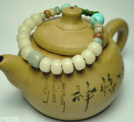 菩提根手串發(fā)黑怎么辦？找準原因?qū)ΠY下藥