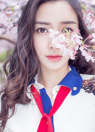 染發(fā)長出黑發(fā)怎么辦？補色來幫你