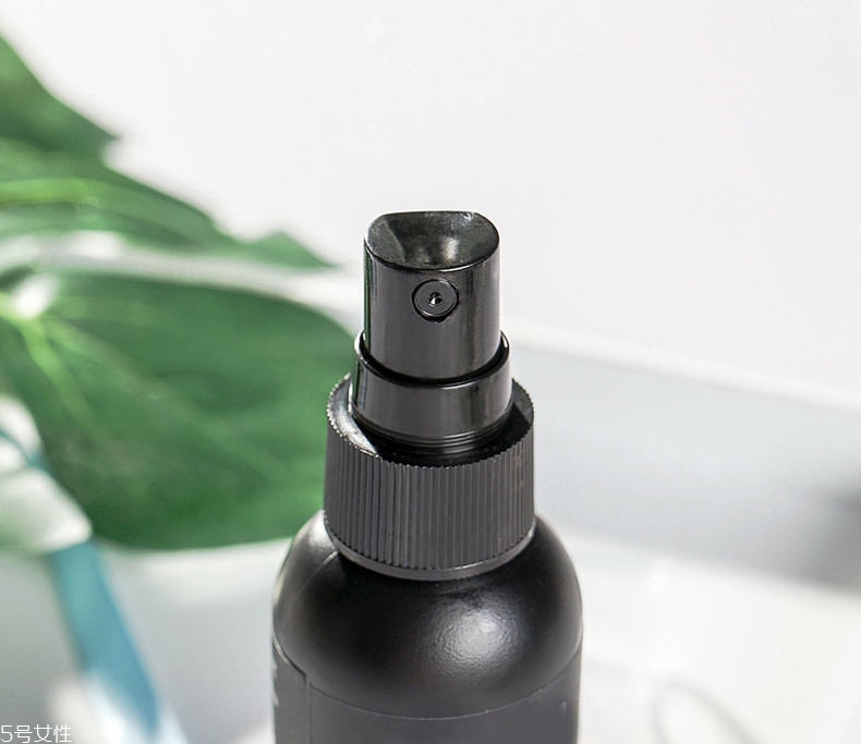 nyx定妝噴霧黑白區(qū)別 適合不同膚質