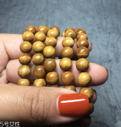 金絲楠手串怎么盤(pán) 老玩家教你經(jīng)驗(yàn)