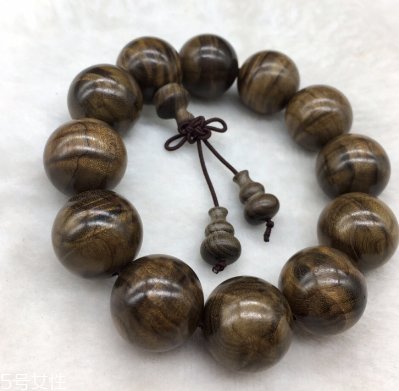 金絲楠手串怎么盤(pán) 老玩家教你經(jīng)驗(yàn)