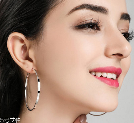 臉大適合戴什么樣的耳環(huán) 耳飾小盤(pán)點(diǎn)