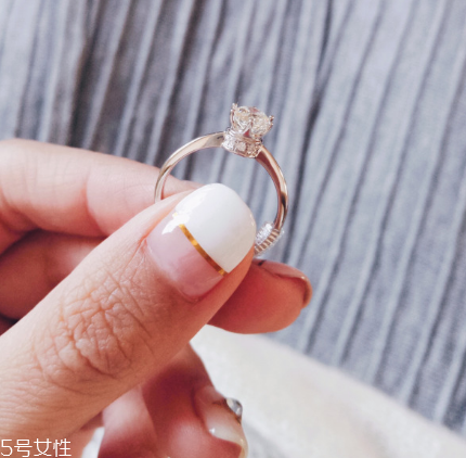 周生生伯爵皇冠多少錢(qián) 彰顯女王氣場(chǎng)