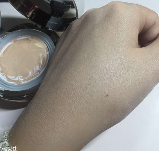 愛(ài)敬氣墊13號(hào)色怎么樣？愛(ài)敬氣墊水粉霜使用心得