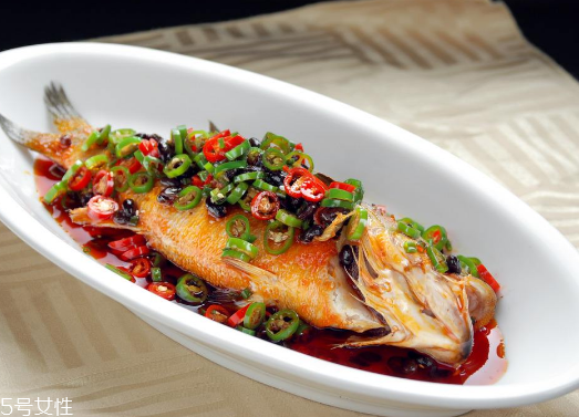 鱸魚(yú)開(kāi)水蒸還是冷水蒸 熱水下鍋
