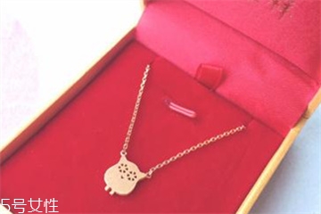 彩金項(xiàng)鏈好還是黃金好 兩者優(yōu)勢不同