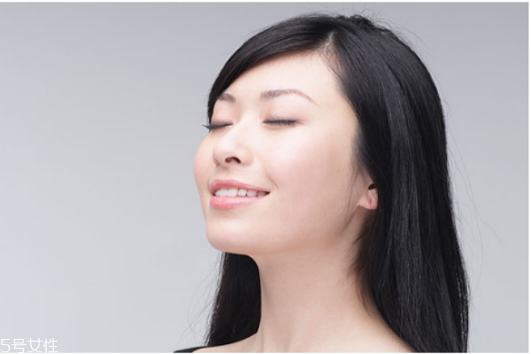 臉上長(zhǎng)痘痘可以用酒精消毒嗎 正確排毒是關(guān)鍵