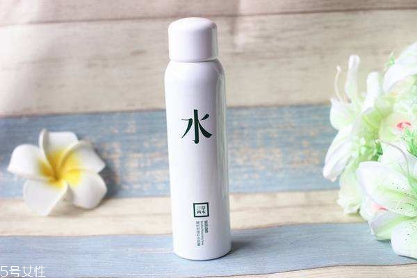 保濕噴霧補(bǔ)妝時怎么用 2種神級噴法