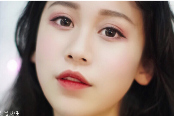 秋冬季節(jié)化妝步驟，保濕補水很重要