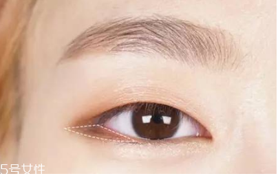 單眼皮眼妝的畫(huà)法步驟圖片 最流行的單眼皮眼妝畫(huà)法