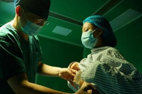 感冒的時(shí)候可以隆胸手術(shù)嗎？