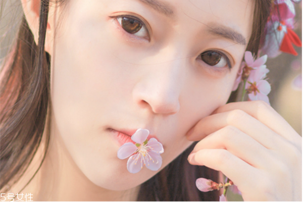 中午睡覺起來(lái)怎么補(bǔ)妝 快速補(bǔ)妝技巧