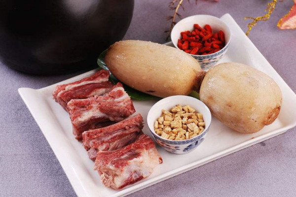 蓮藕怎么知道它粉不粉？別光看外表還得看孔數(shù)