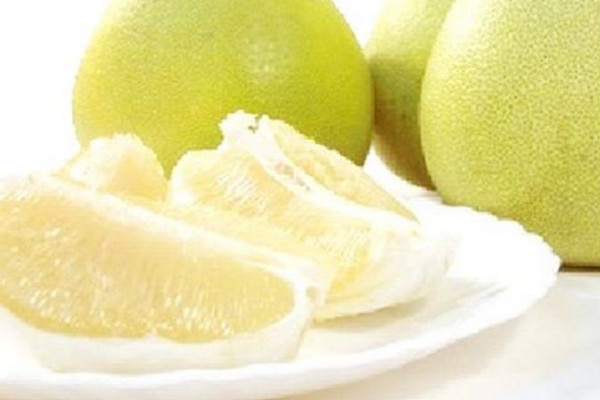 吃沙田柚對(duì)身體有什么好處？買的時(shí)候一掂二摸三擠壓