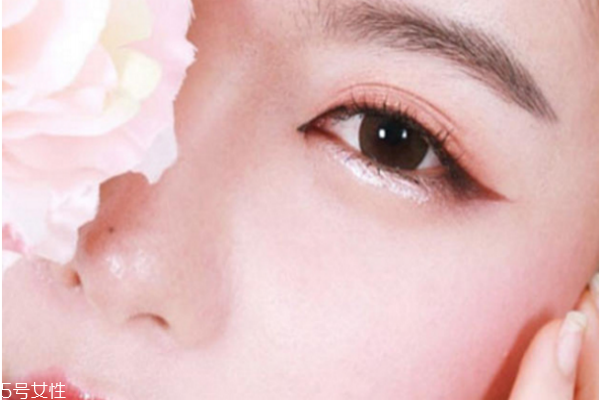 眼影怎么壓盤(pán) 讓你的眼影煥然一新