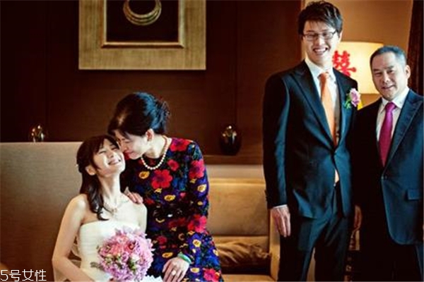 兒子結婚媽媽穿什么衣服 大方得體就行啦