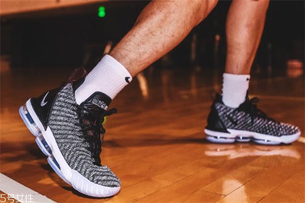 nike lebron 16詹姆斯16實(shí)戰(zhàn)測評 很有看點(diǎn)