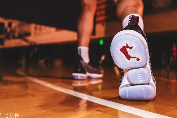 nike lebron 16詹姆斯16實(shí)戰(zhàn)測評 很有看點(diǎn)