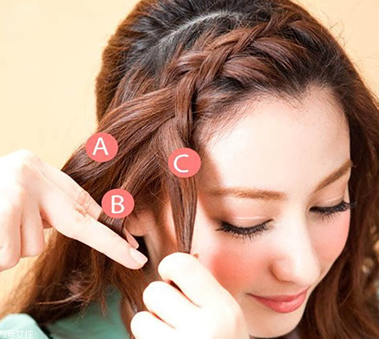 愛心編發(fā)怎么扎好看 學(xué)會這個(gè)立馬氣質(zhì)上身