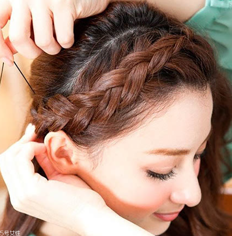 愛心編發(fā)怎么扎好看 學(xué)會這個(gè)立馬氣質(zhì)上身