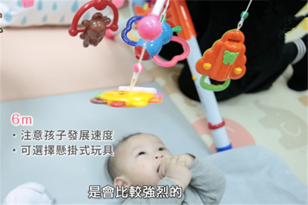 如何刺激寶寶的視覺(jué)、聽(tīng)覺(jué)、觸覺(jué)發(fā)育