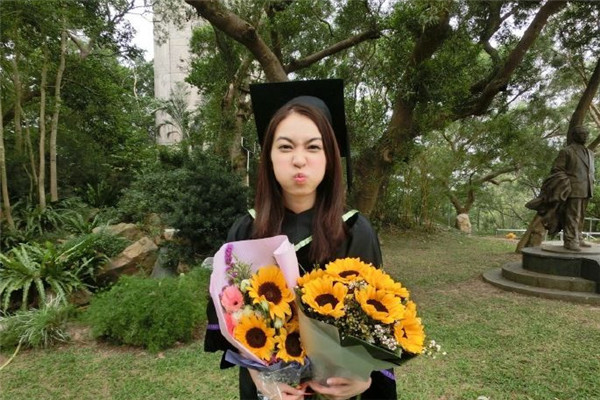 學士服怎么搭配圖片 女生學士服搭配圖片