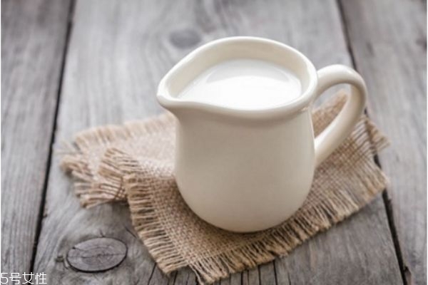 晚上喝牛奶會(huì)長(zhǎng)胖嗎?飲食專(zhuān)家來(lái)幫忙