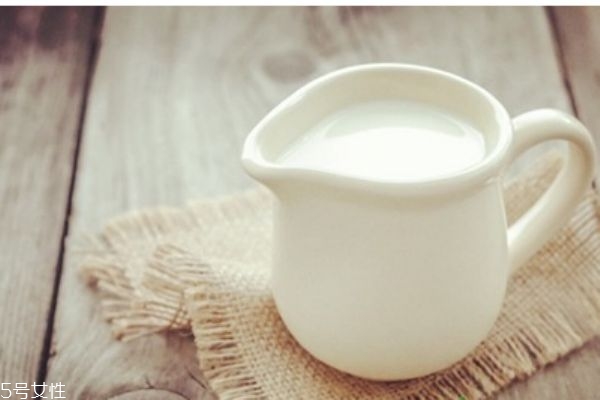 晚上喝牛奶會(huì)長(zhǎng)胖嗎?飲食專(zhuān)家來(lái)幫忙
