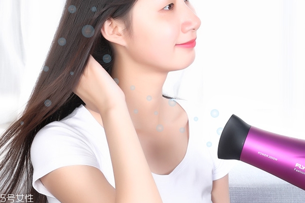 吹風(fēng)機的妙用 消除畏寒狀態(tài)
