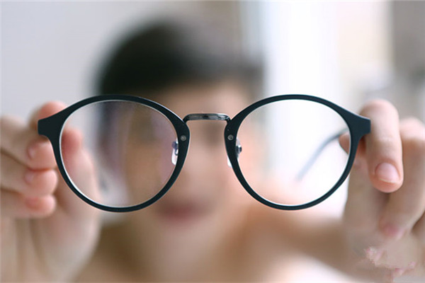 如何有效控制近視？視光師護(hù)眼4重點(diǎn)