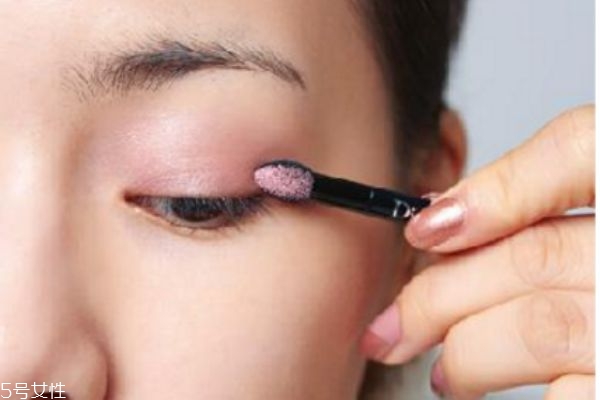 粉色眼影怎么畫(huà)才好看 新娘眼影的顏色搭配