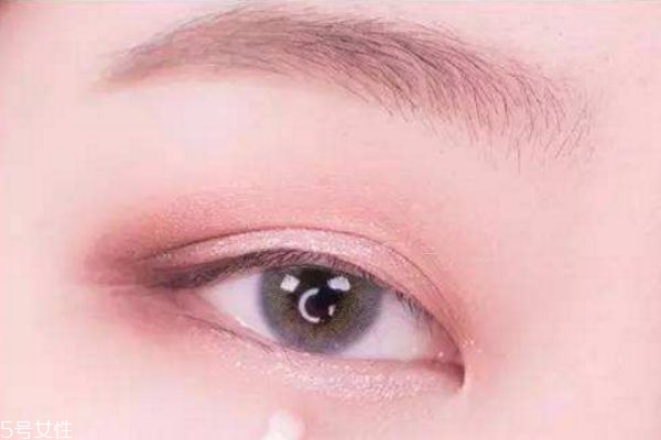 粉色眼影怎么畫(huà)才好看 新娘眼影的顏色搭配