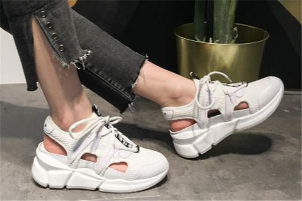 小白鞋什么季節(jié)穿？適合穿小白鞋的季節(jié)